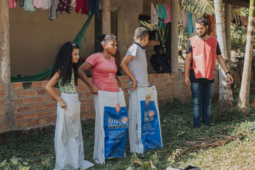 Auxílio brasil é destinado às famílias que estão próximas à linha da pobreza, ou em pobreza extrema