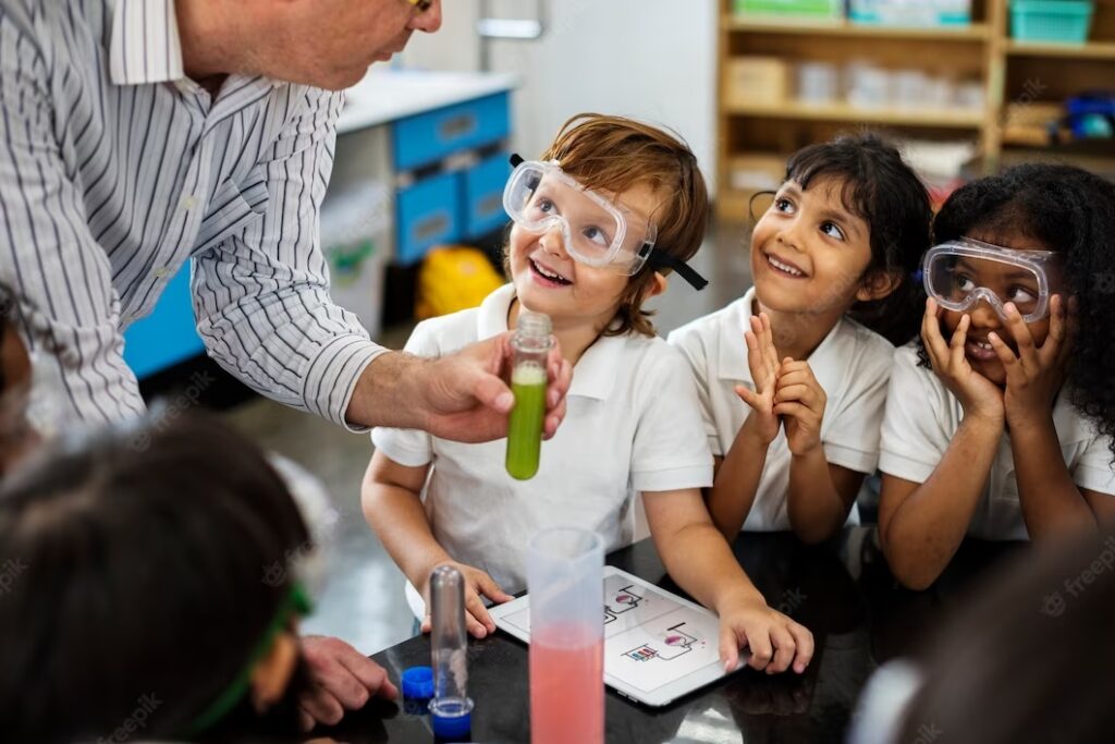 Crianças com tecnologia educacional