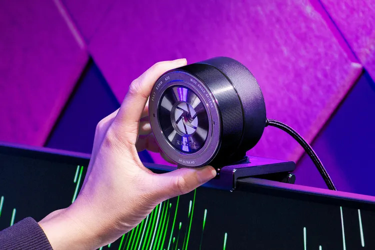 Razer anuncia soundbar com rastreamento de posição na ces 2023. Razer leviathan v2 pro promete ser uma soundbar que colaborará com a imersão de usuários nas experiências sonoras.