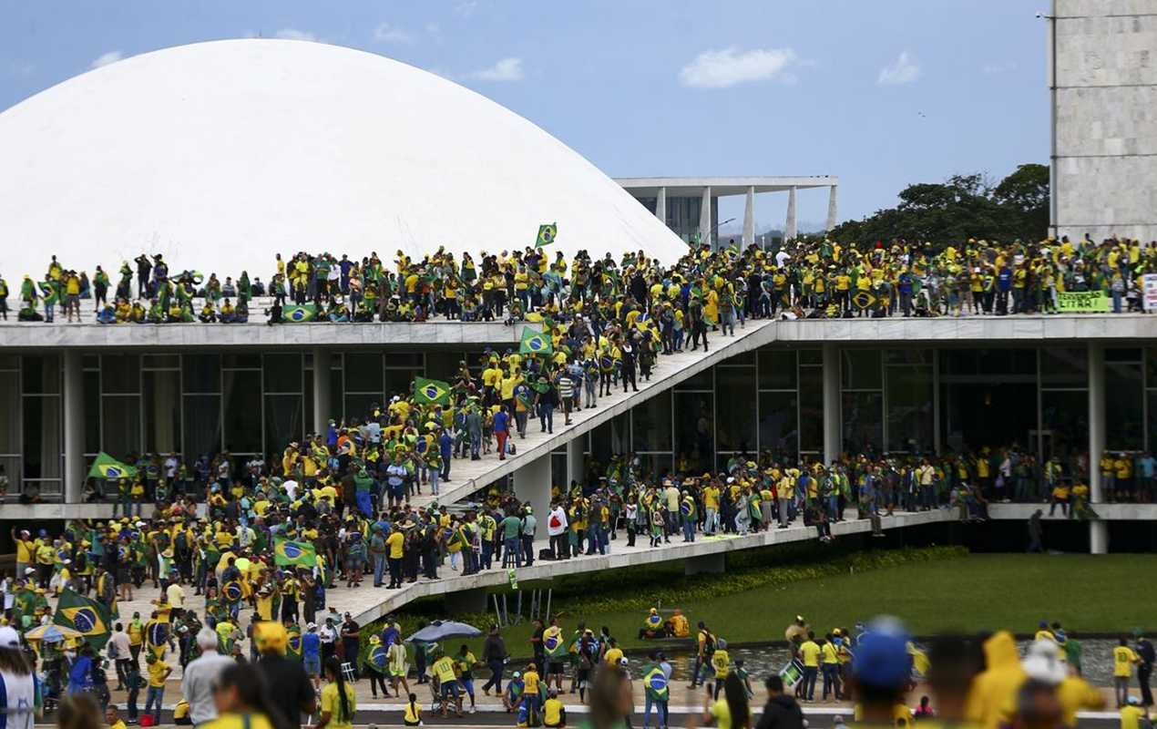 Palácio do planalto do brasil é depredado por bolsonaristas. Capital do brasil é alvo de ataque por bolsonaristas na tarde desse domingo. Entenda