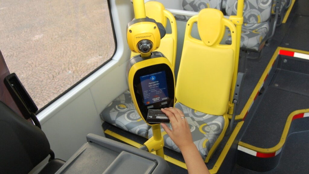 Ônibus com pagamento via nfc