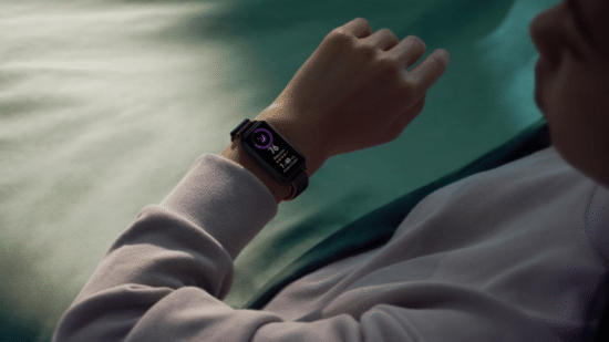 Conheça a smartband HUAWEI Band 8 com bateria que dura 2 semanas!