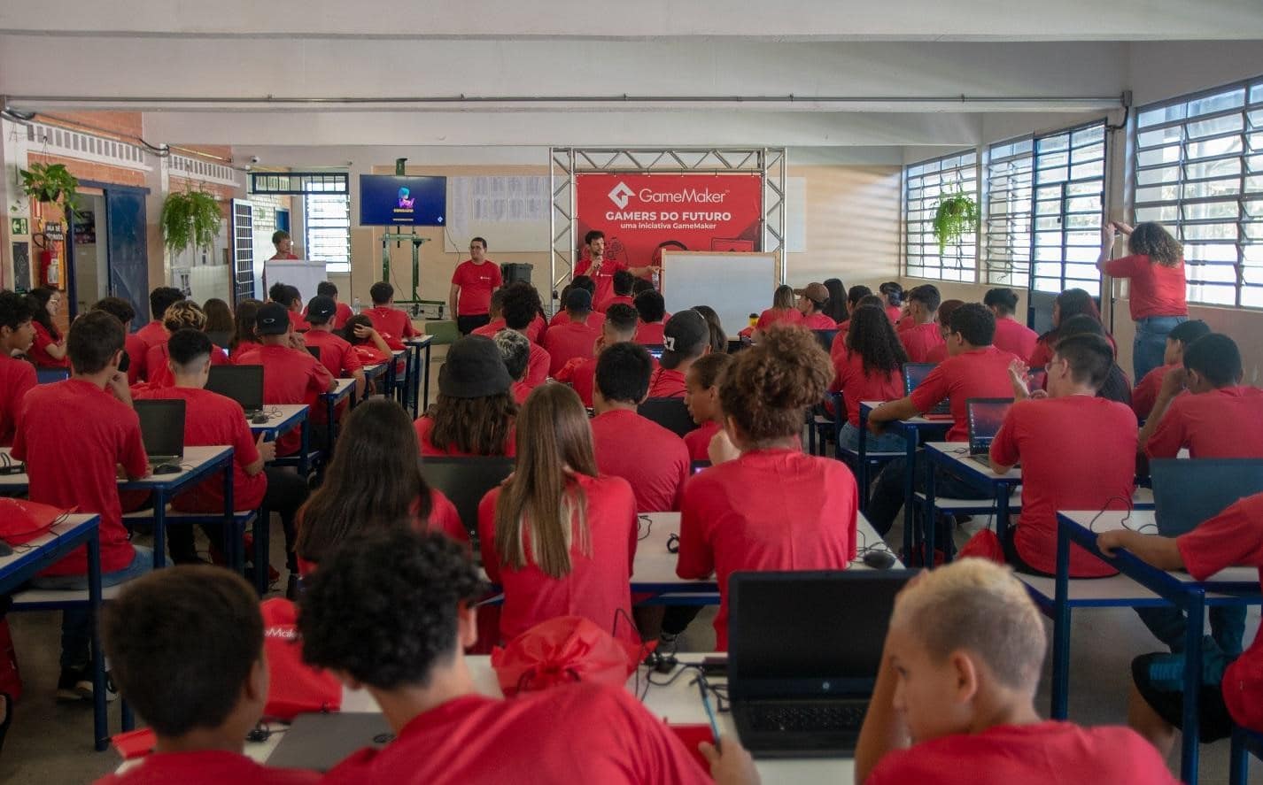 Gamemaker - plataforma de criação de jogos ministra aulas para alunos de escolas públicas de são paulo. A gamemaker realizou um workshop de desenvolvimento de jogos com alunos do interior do estado.