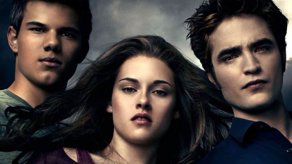 Na foto estão os personagens principais de crepúsculo, da esquerda para a direita: jacob, bella e edward.