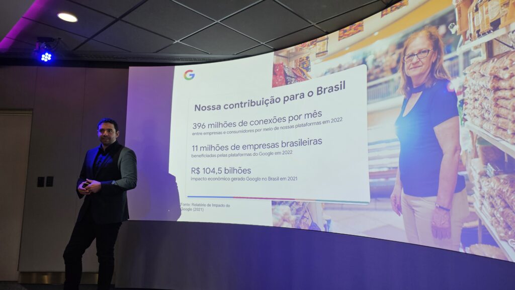 Newton neto, diretor de parcerias do google brasil em evento para apresentação de plataforma napp