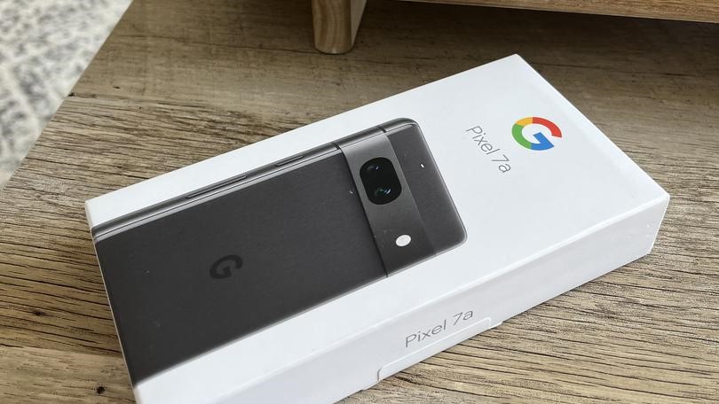 Caixa do pixel 7a, novo smartphone do google