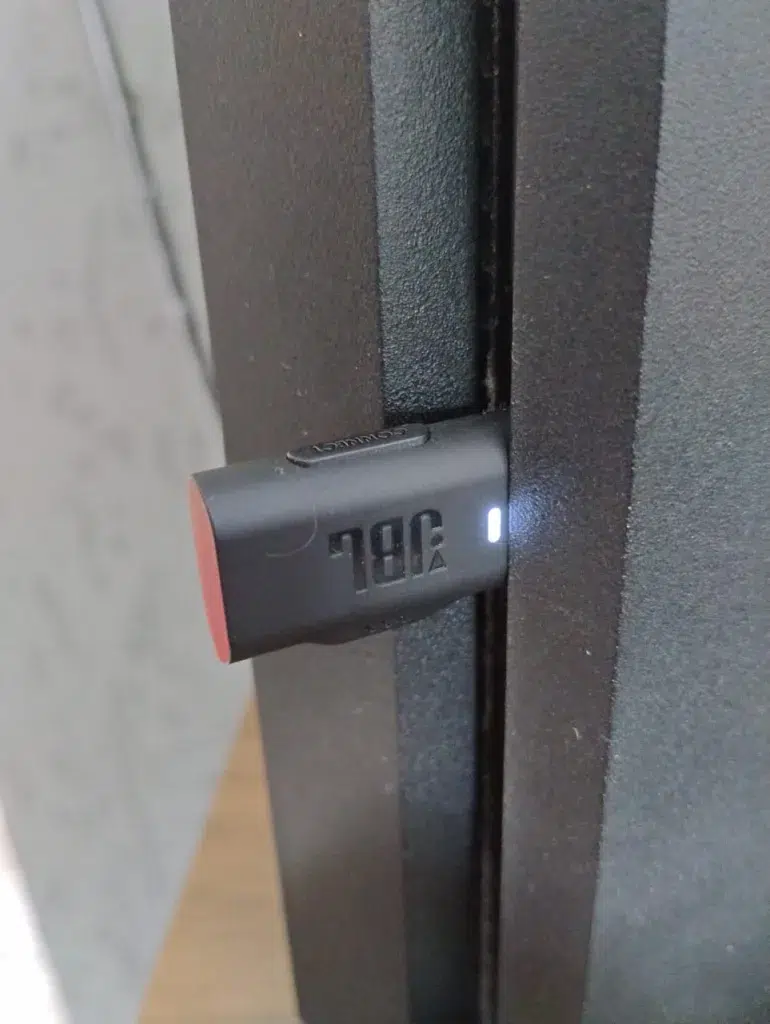 Dongle usb para conectar o headset jbl quantum 610 no modo sem fio