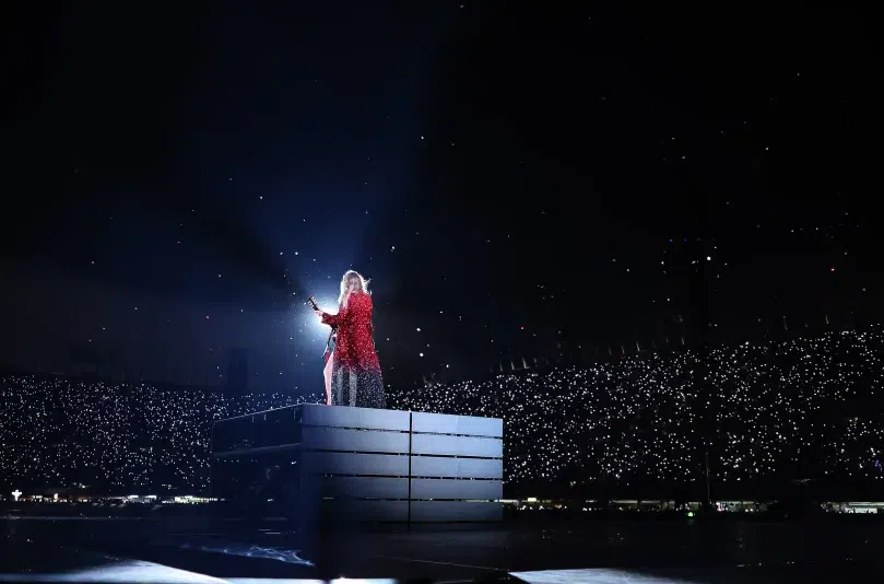 Taylor em um show de sua turnê, the eras tour no méxico / fonte: time