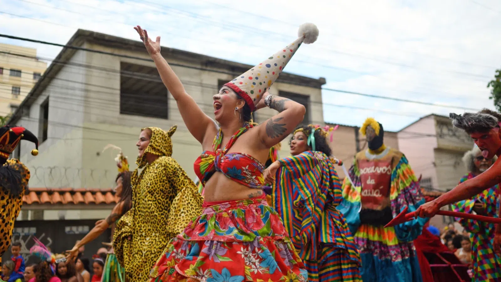 Carnaval 2024: confira a agenda de blocos, desfiles e trios elétricos do rj, sp e salvador!. Quer aproveitar a folia indo nos bloquinhos de rua? Veja a lista completa de blocos no rj e sp, desde o pré-carnaval até a quarta-feira de cinzas