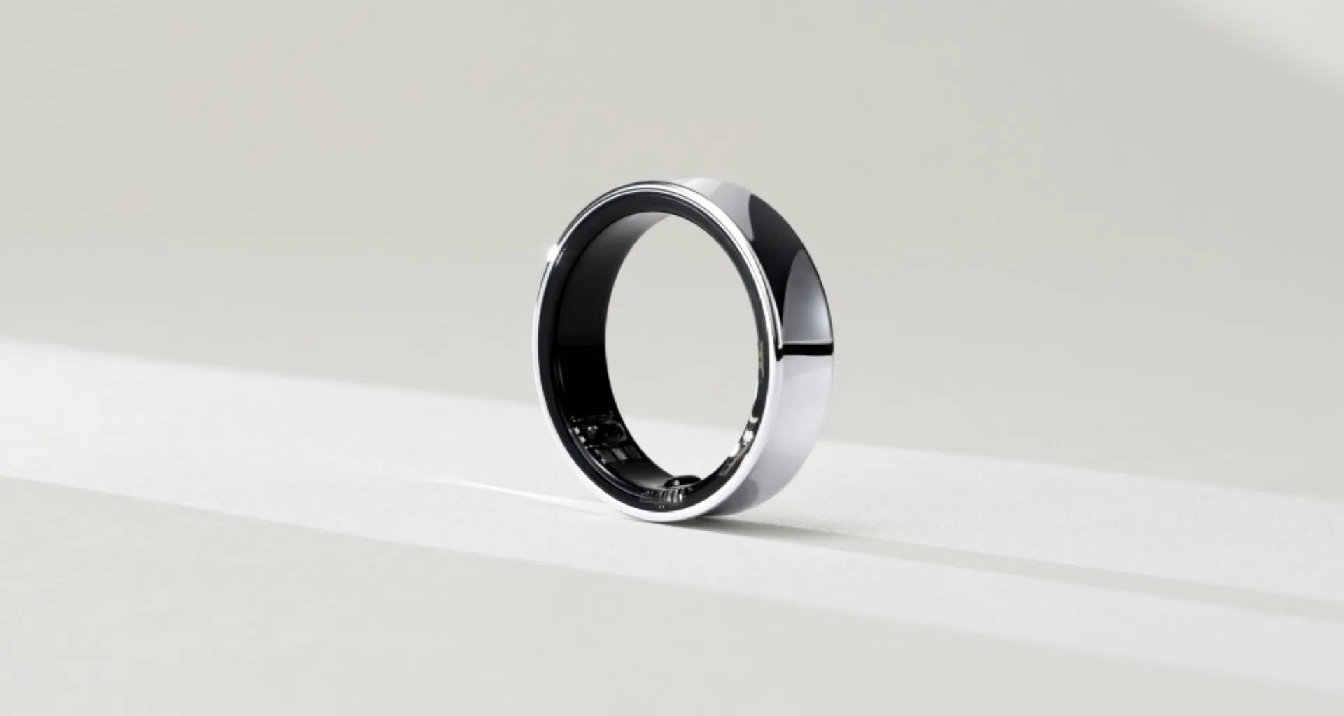 Samsung mostra galaxy ring na mwc 2024. Veja imagens. Anel inteligente será lançado este ano junto com my vitality score, métrica que vai monitorar a saúde de forma integrada