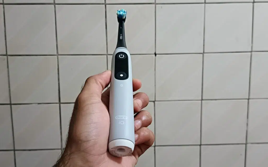 Escova de dentes inteligente oral-b io6