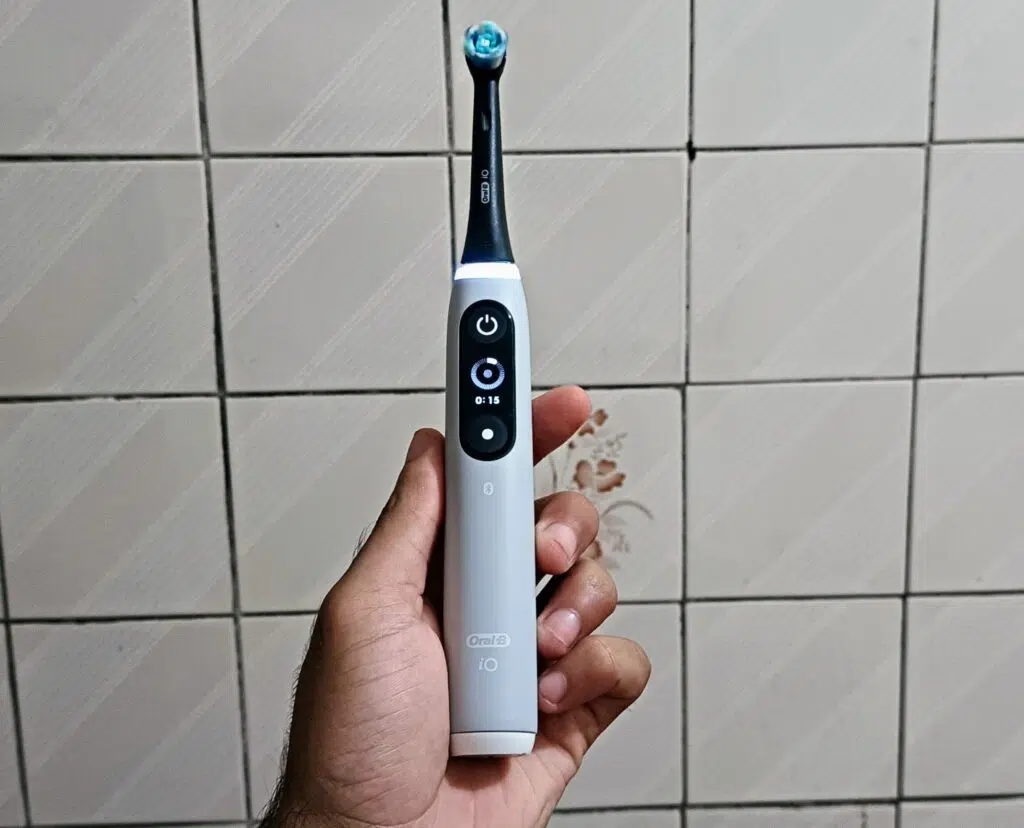 Escova de dentes oral-b io6