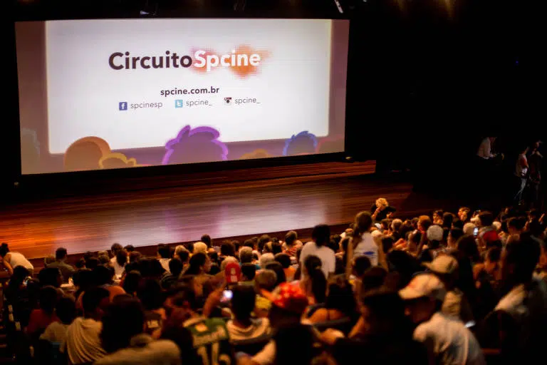 33 salas de cinema gratuitas em são paulo para você conferir - e economizar!. Diante de aumentos dos preços, existem salas de cinemas com sessões de filmes gratuitos em são paulo, tanto comerciais quanto independentes; confira!