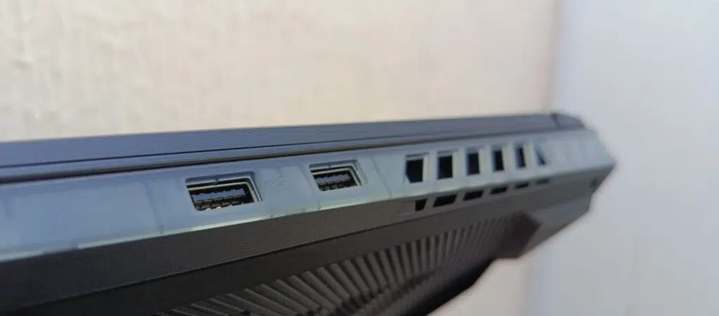 Portas usb-a do rog strix scar 18