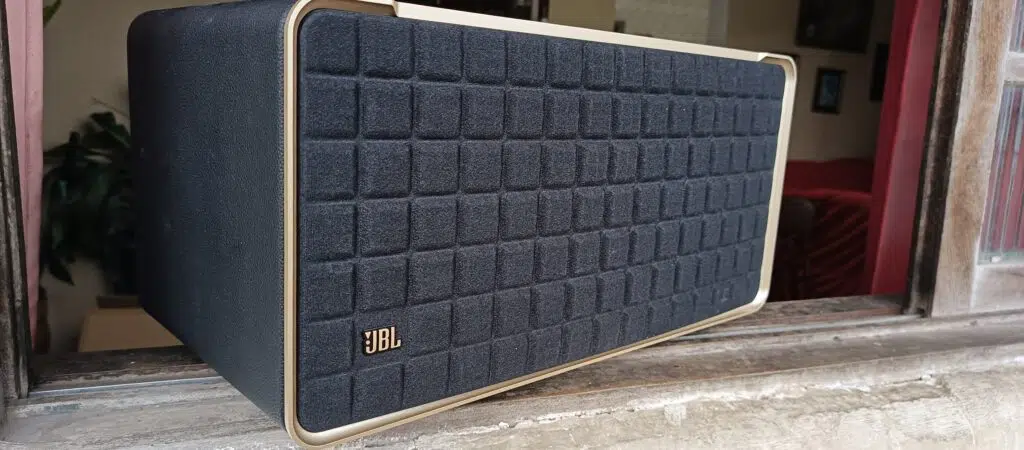 Review: jbl authentics 500, a caixa de som retrô hiperconectada. Modelo com design retrô chega com suporte duplo para assistentes pessoais e potência de 240w. Veja o que achamos!