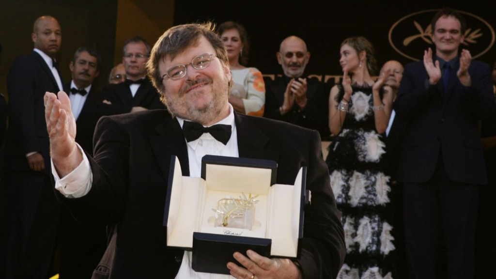 Michael moore leva palma de ouro em 2004.