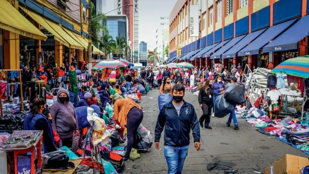 Foto de uma feira livre em são paulo