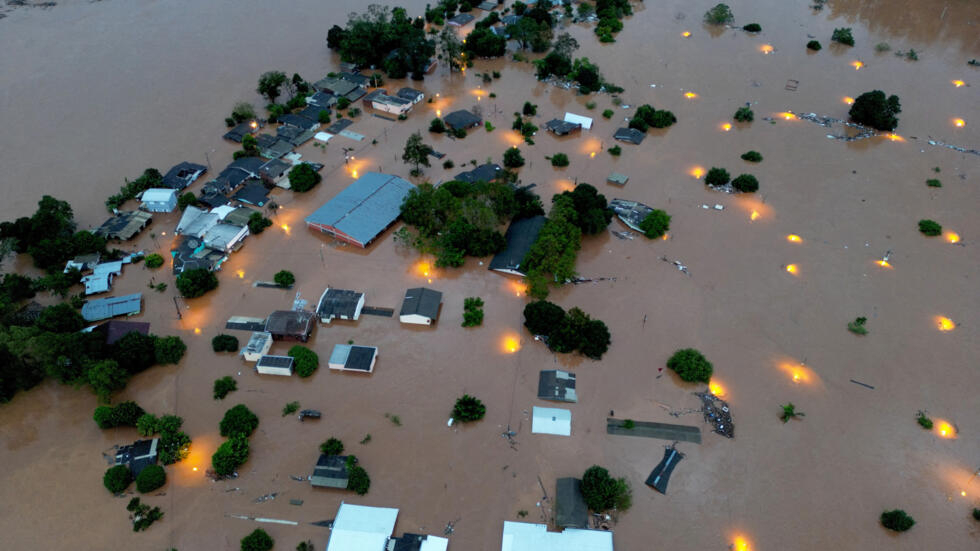 As precipitações (chuvas) chegaram a 450 milímetros. A média prevista para a época é de 70 a 150 milímetros, ou seja, choveu mais que o dobro do previsto para o mês de maio. Imagem: rfi por que choveu tanto no rio grande do sul