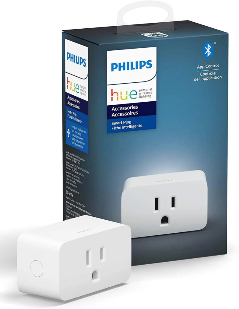 A imagem apresenta uma tomada inteligente philips hue plug smart.