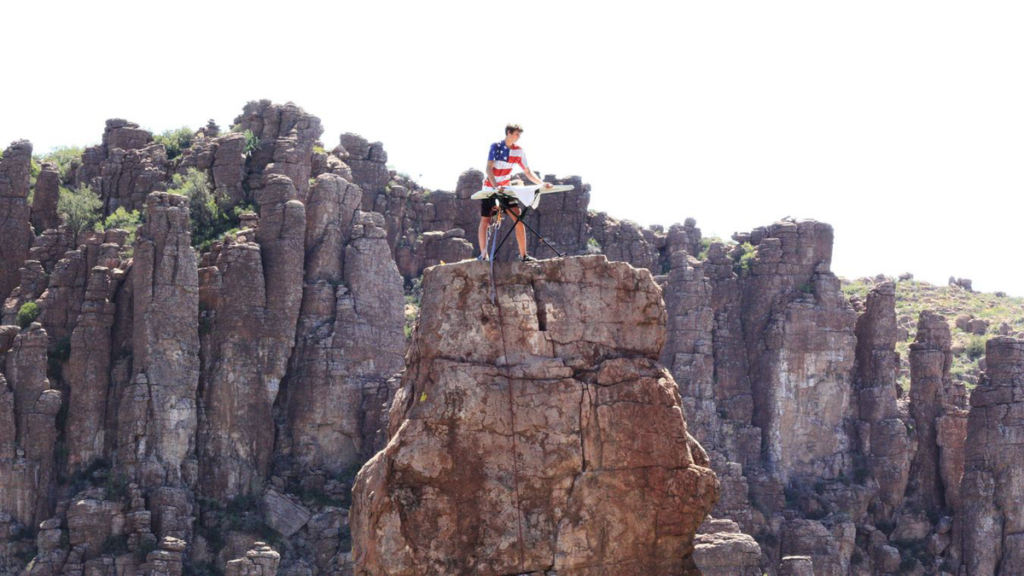 Desafiando os limites da rotina doméstica: extreme ironing em ação