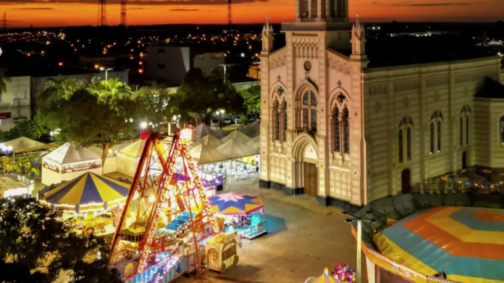 Festa junina: onde se divertir em são paulo, rio de janeiro, paraná e outros estados. Arraiais e quermesses estão mais na moda do que nunca e conquistam o coração dos brasileiros. Veja os melhores