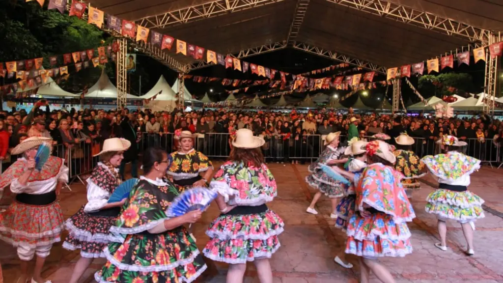 Festa junina: onde se divertir em são paulo, rio de janeiro, paraná e outros estados. Arraiais e quermesses estão mais na moda do que nunca e conquistam o coração dos brasileiros. Veja os melhores