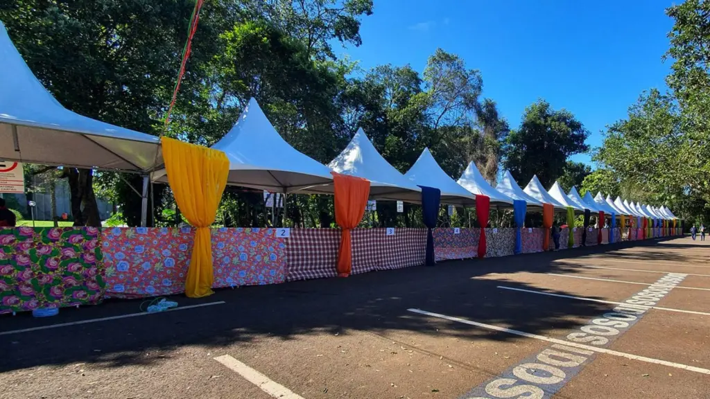 Festa junina: onde se divertir em são paulo, rio de janeiro, paraná e outros estados. Arraiais e quermesses estão mais na moda do que nunca e conquistam o coração dos brasileiros. Veja os melhores