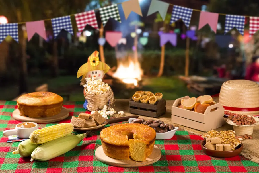 Festa junina: onde se divertir em são paulo, rio de janeiro, paraná e outros estados. Arraiais e quermesses estão mais na moda do que nunca e conquistam o coração dos brasileiros. Veja os melhores