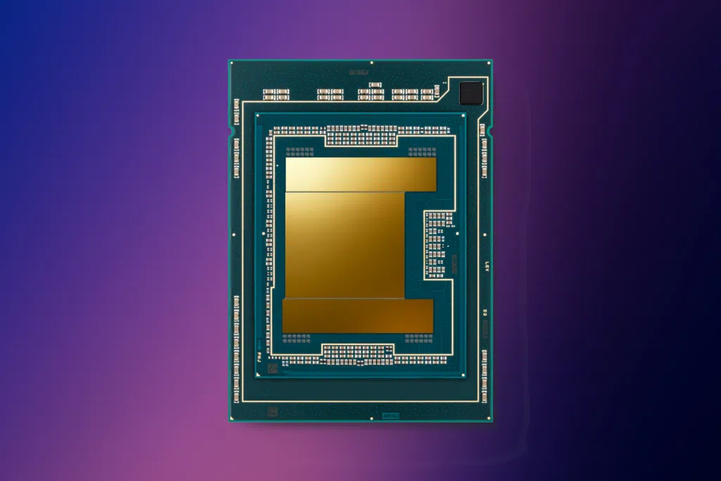 Intel demonstra processadores xeon 6 com e-cores e p-cores em taiwan. Linha se divide em núcleos de processamento de performance e eficiência, para proporcionar economia de energia, aumento de performance e redução de espaço em data centers