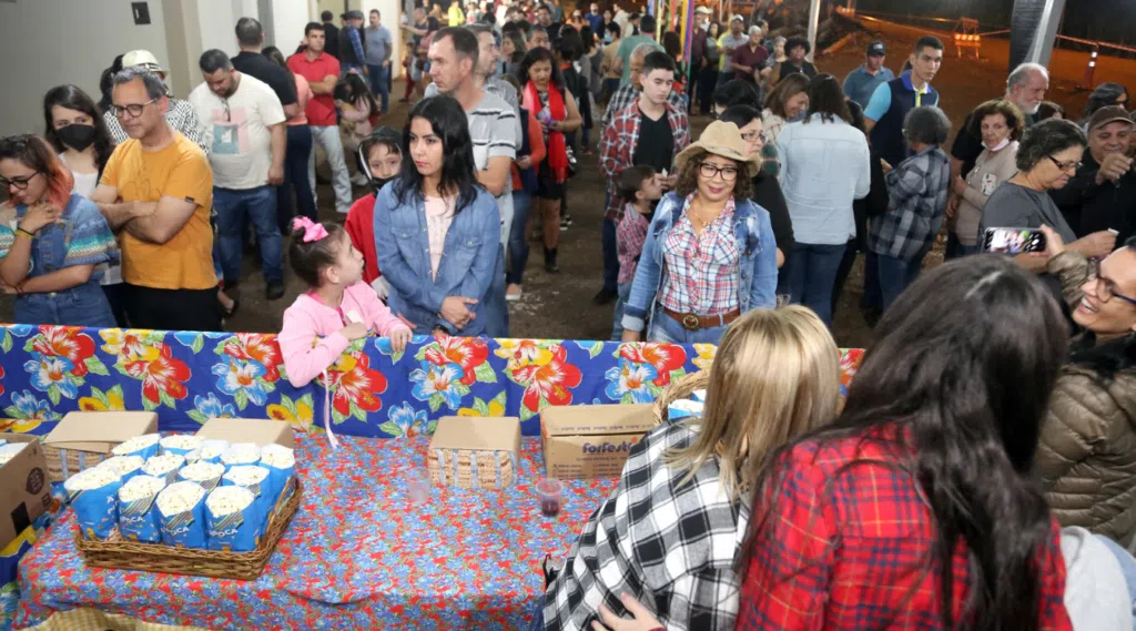 Festa junina: onde se divertir em são paulo, rio de janeiro, paraná e outros estados. Arraiais e quermesses estão mais na moda do que nunca e conquistam o coração dos brasileiros. Veja os melhores