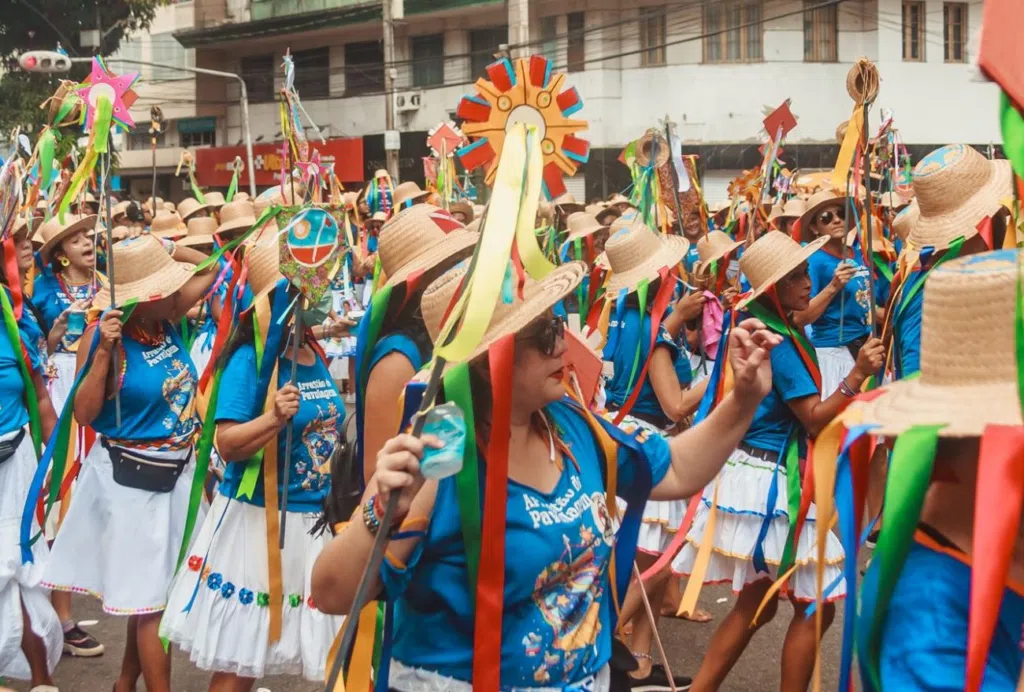 Festa junina: onde se divertir em são paulo, rio de janeiro, paraná e outros estados. Arraiais e quermesses estão mais na moda do que nunca e conquistam o coração dos brasileiros. Veja os melhores