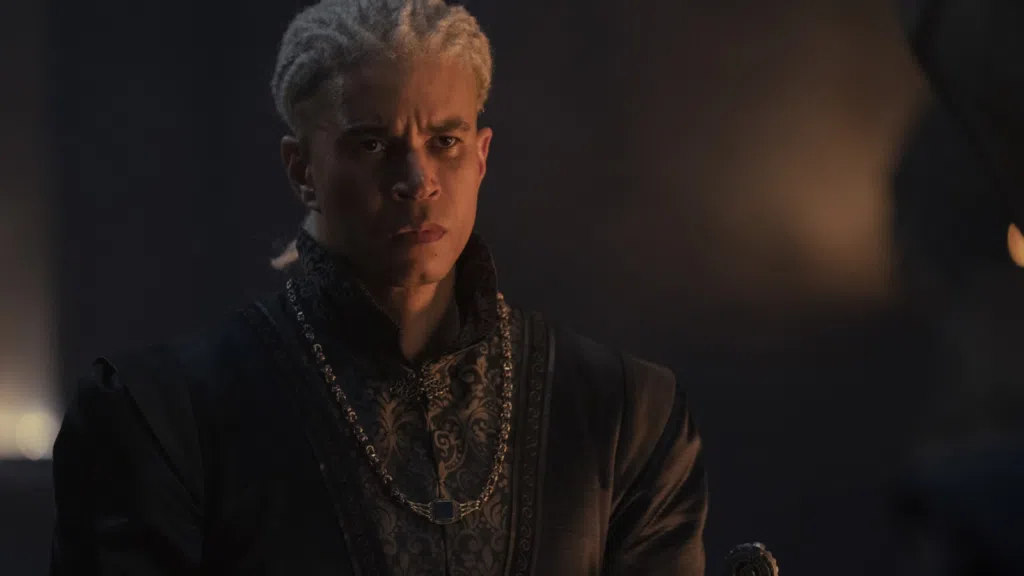 Sor laenor veloryon foi o primeiro de rhaenyra targaryen.