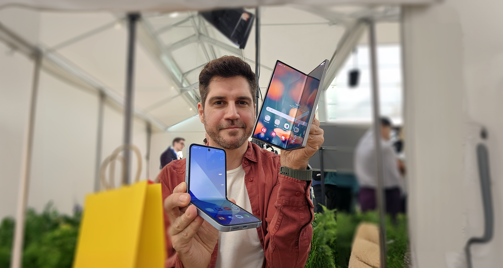 Galaxy z fold6 e galaxy z flip6 chegam mais leves e mais potentes; conheça detalhes. Novos smartphones dobráveis ganharam mais bateria, melhor câmera e processador premium do ano. Veja todas as melhorias