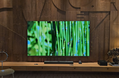 LG presenta la prima TV wireless al mondo a Casar 2024. L'azienda mostra il portfolio di televisori per il 2024, tra cui il modello wireless LG OLED M3 e la TV LG OLED EVO Z8 3K. Vedi foto e specifiche