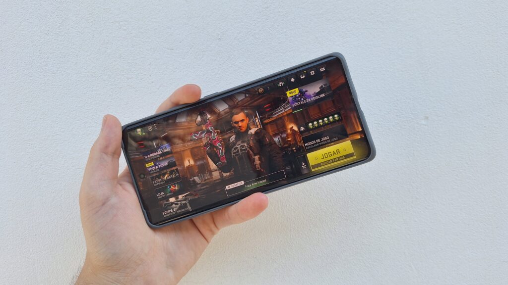 Call of duty mobile rodando no realme gt 6