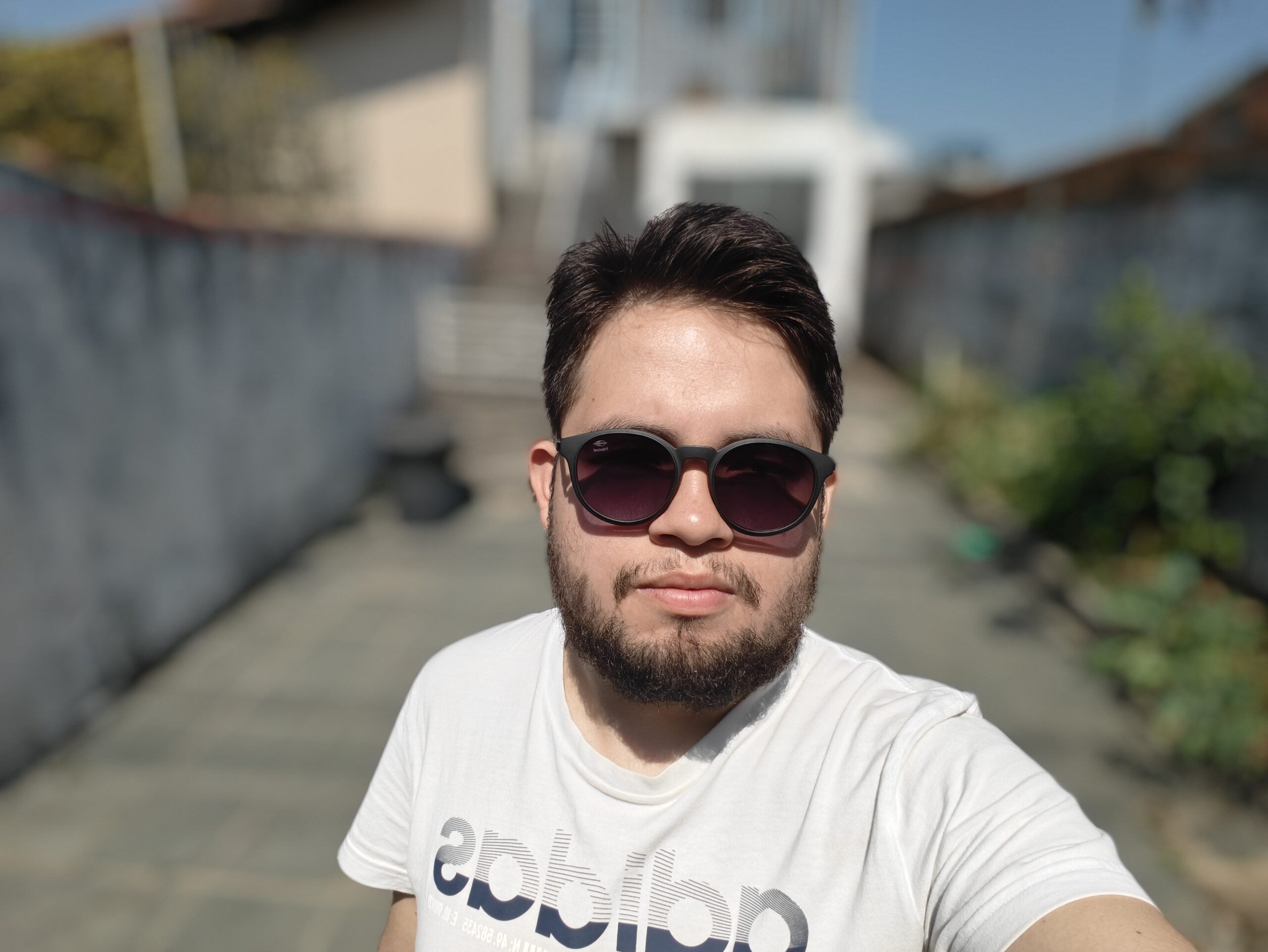 Selfie modo retrato do realme gt 6 em local aberto