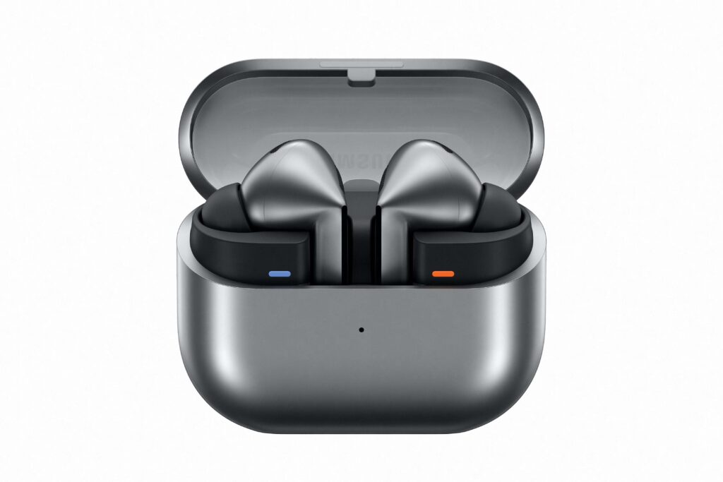 Parte frontal do case dos galaxy buds3 pro aberto na cor cinza