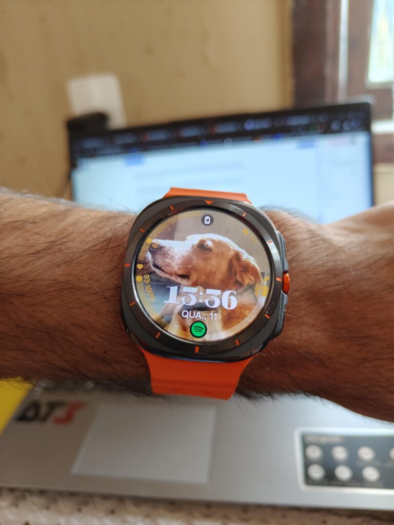 Review: galaxy watch ultra tem ótima bateria e monitoramento premium. Processador mais eficiente entrega duração de bateria para mais de um dia e modelo entrega monitoramento completo de sono, exercícios e saúde. Veja o que achamos!