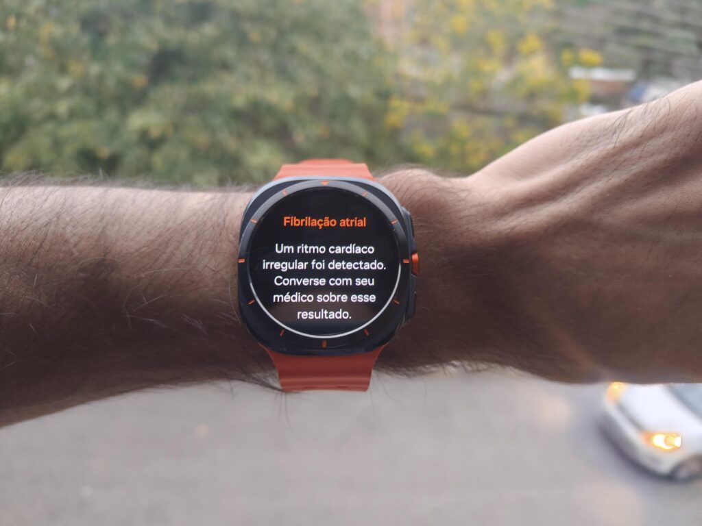 Review: galaxy watch ultra tem ótima bateria e monitoramento premium. Processador mais eficiente entrega duração de bateria para mais de um dia e modelo entrega monitoramento completo de sono, exercícios e saúde. Veja o que achamos!