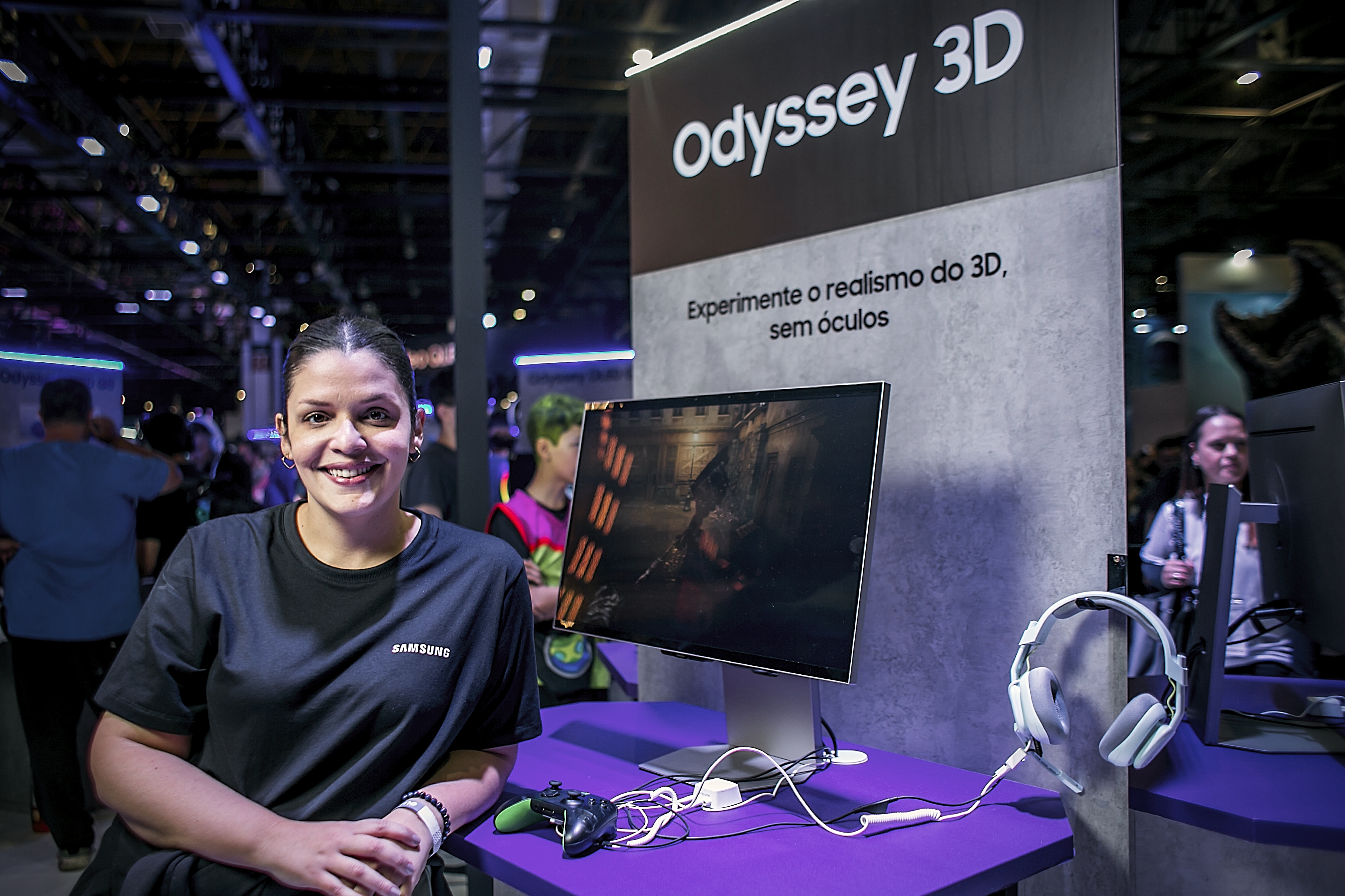 Samsung mostra monitor odyssey 3d sem óculos, tvs e promoções na bgs. Com o maior estande da bgs, empresa mostrou monitores, tvs, notebooks e outros produtos do catálogo gamer, com promoções especiais durante a feira. Veja