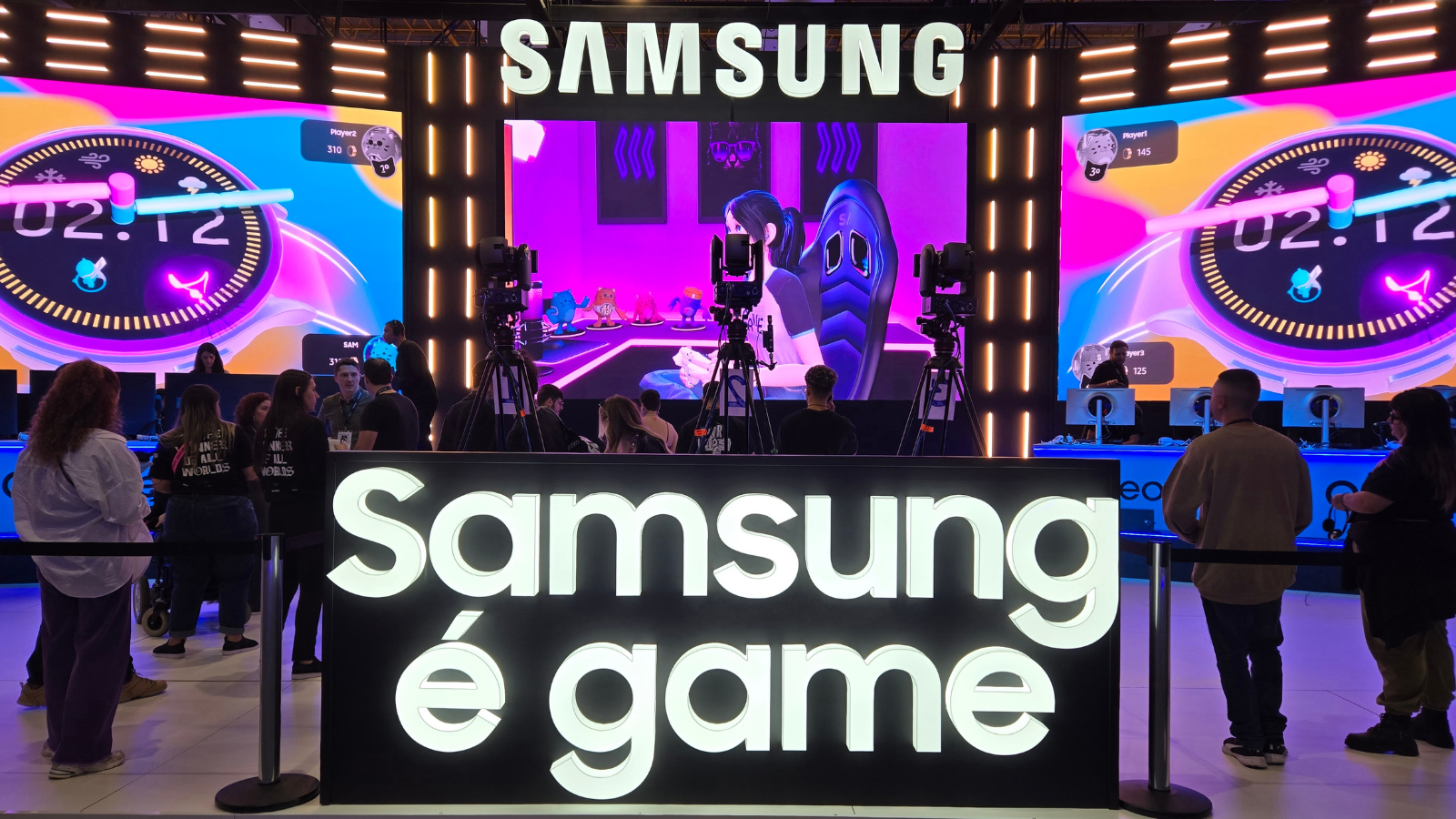 Samsung mostra monitor odyssey 3d sem óculos, tvs e promoções na bgs. Com o maior estande da bgs, empresa mostrou monitores, tvs, notebooks e outros produtos do catálogo gamer, com promoções especiais durante a feira. Veja