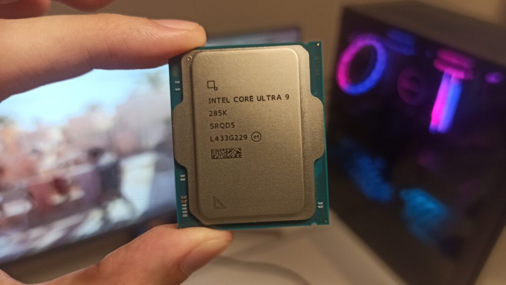 Intel lança core ultra 200s (arrow lake), processador com npu para desktops. Cpus chegam em 5 versões, com npu, mais capacidade de processamento e temperaturas até 10°c menores durante jogos. Veja as especificações completas