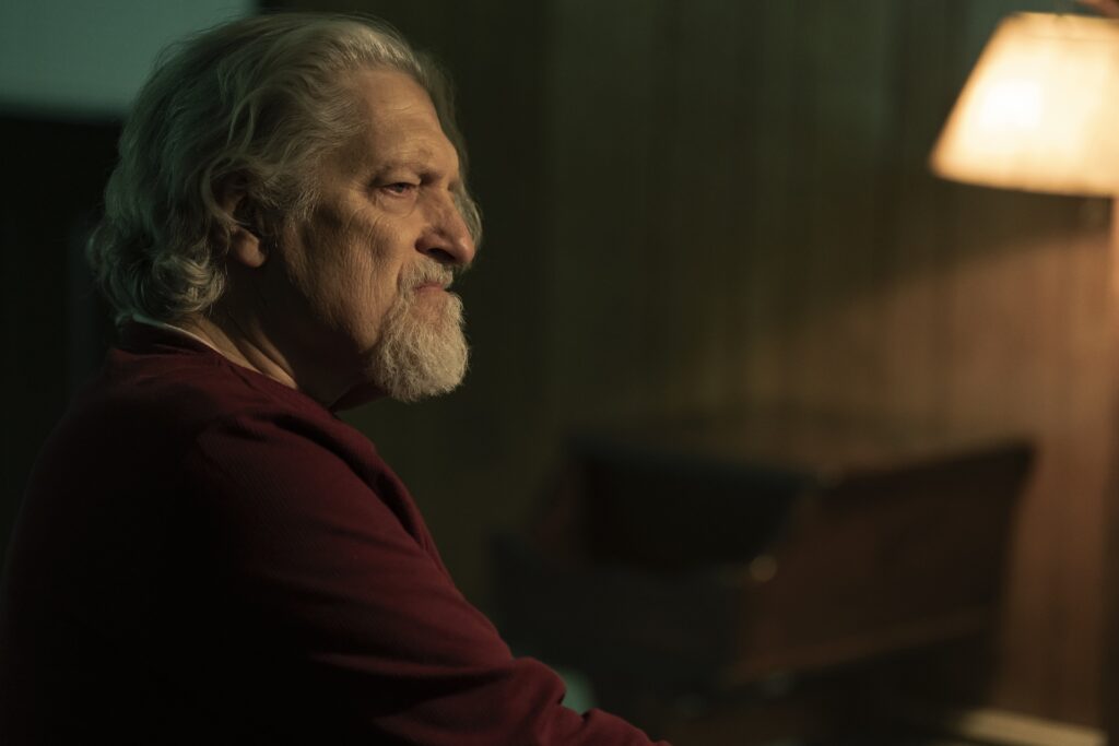 Clancy brown como salvatore em pinguim