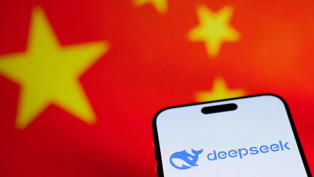 Conheça a deepseek, a ia chinesa que ameaça o chatgpt. Entenda o caso da startup chinesa que está desbancando as gigantes americanas da inteligência artificial e que causou perdas de mais de 1 trilhão de dólares na nasdaq