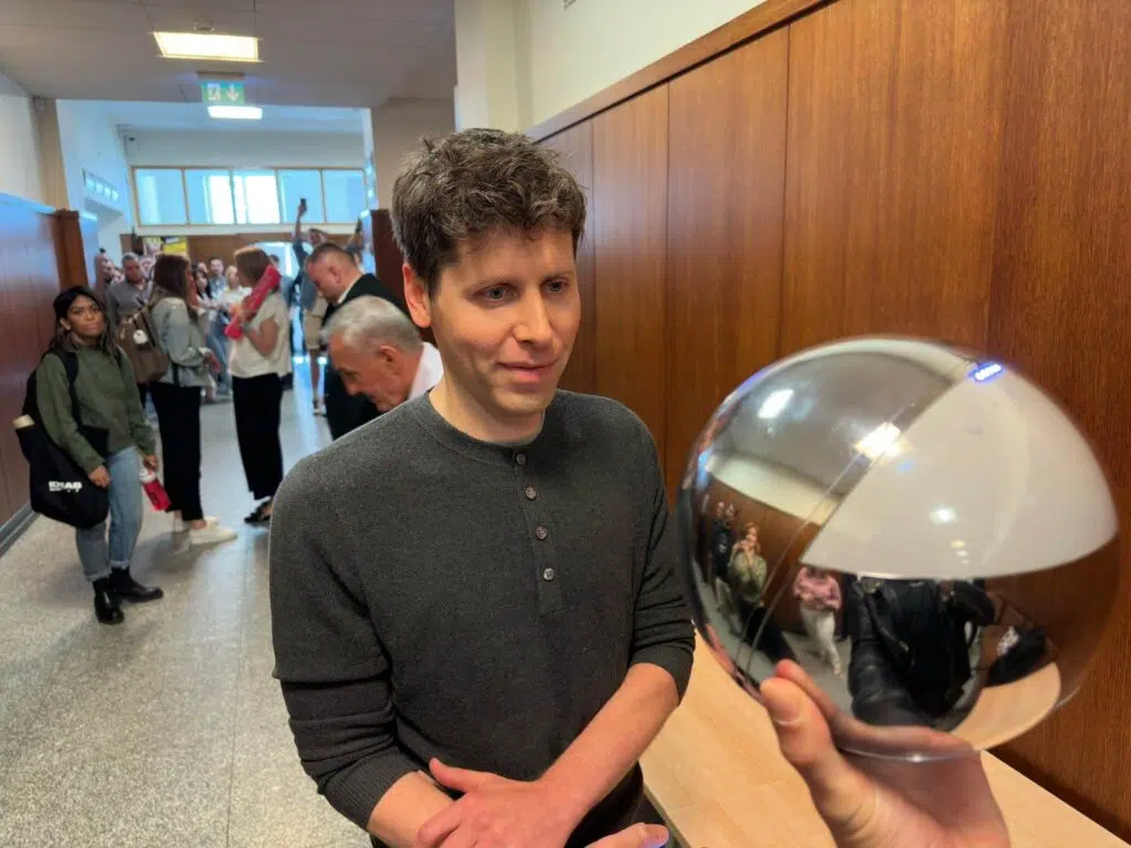 Sam altman vendo orb, câmera para compra de íris