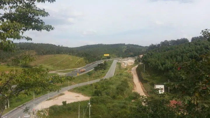 Bela vista da rod. Anhanguera do estacionamento da fábrica