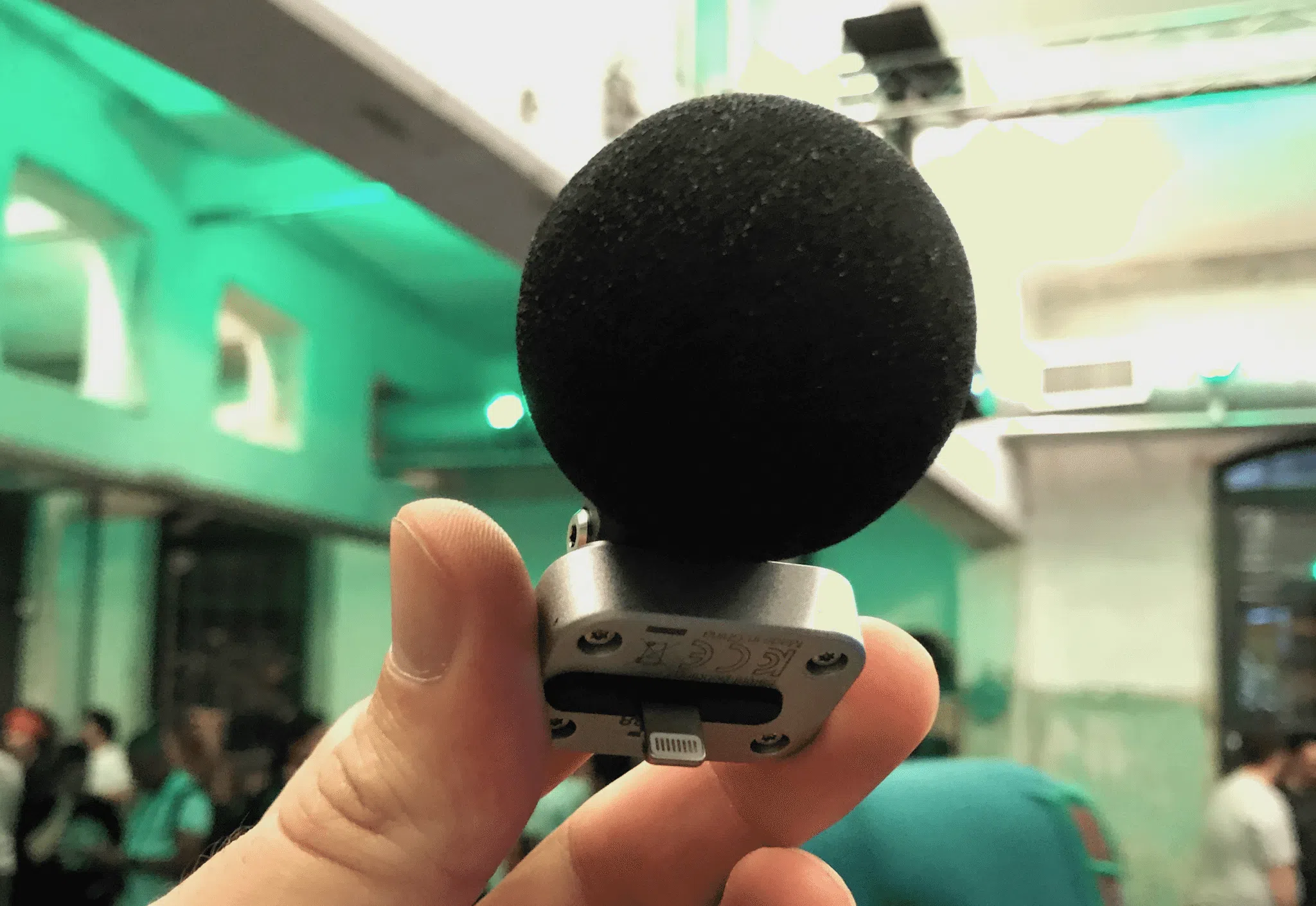 Shure apresenta linha de microfones motiv para influenciadores digitais