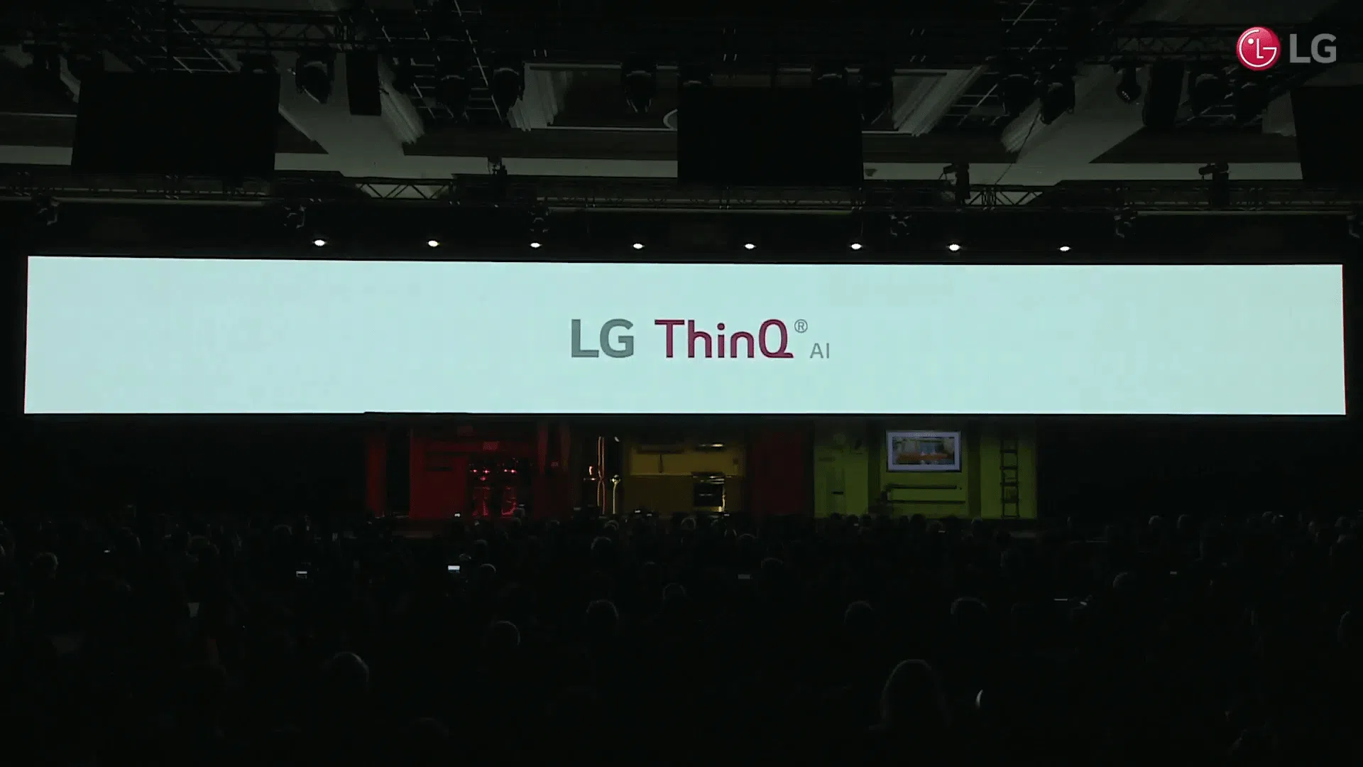 Ces 2018: lg apresenta thinq, o novo sistema de inteligência artificial. A lg chegou com tudo na ces 2018, demonstrando novas tecnologias e a integração de seus dispositivos com soluções de inteligência artificial como o lg thinq ai. Confira.